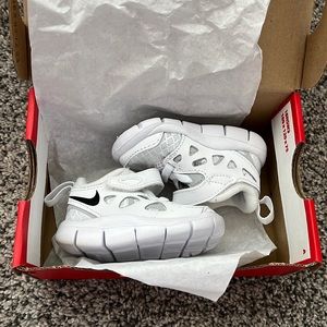 Nike infants free run size 2